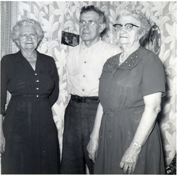 File:FlorenceBell ElgieBeals MintaDittman.jpg