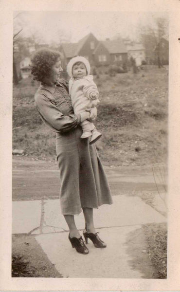 File:Dorthy Sheffer & daughter Bonnie Jean.jpg
