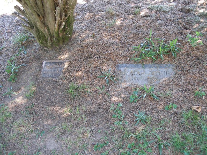 File:Huf-Langan-GraveSite.jpg